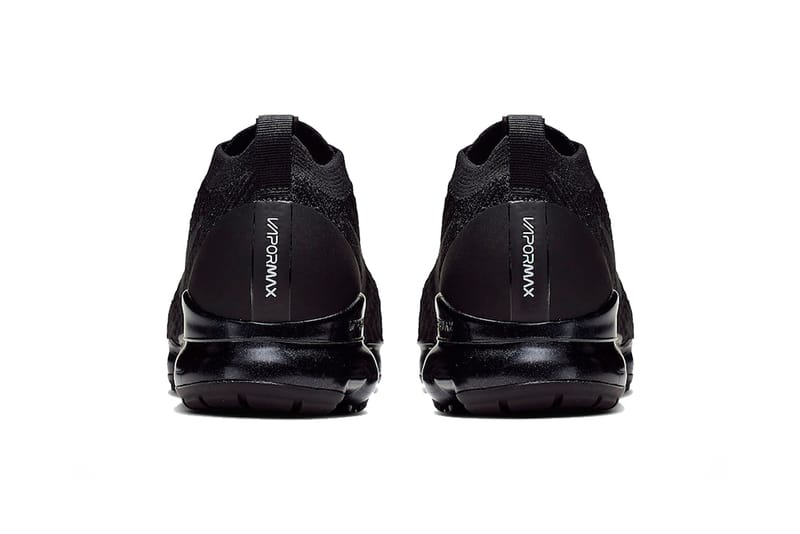 Triple black 2025 vapormax 3.0