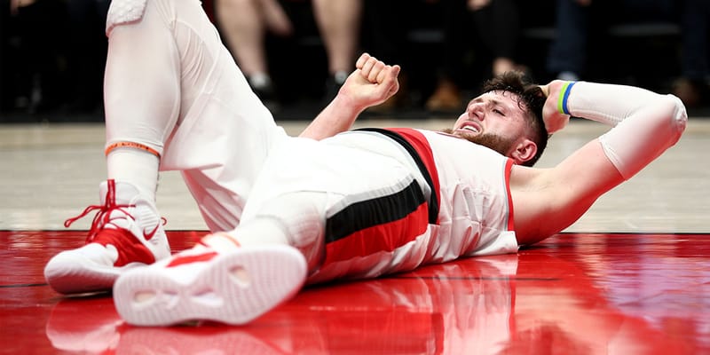 畫面驚悚 − Blazers 先發中鋒 Jusuf Nurkic 對陣 Nets 賽中遭遇嚴重扭傷 | Hypebeast