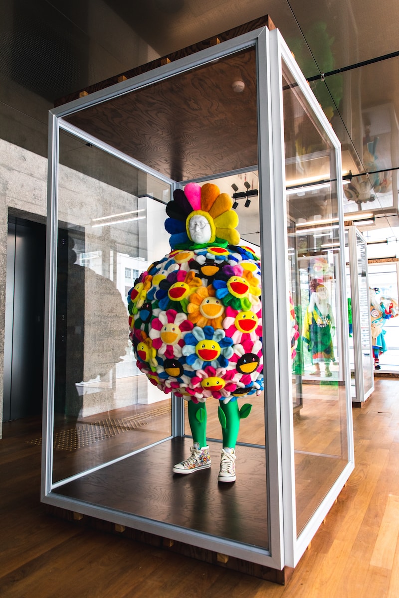 走进香港大馆当代美术馆展览村上隆对战村上隆