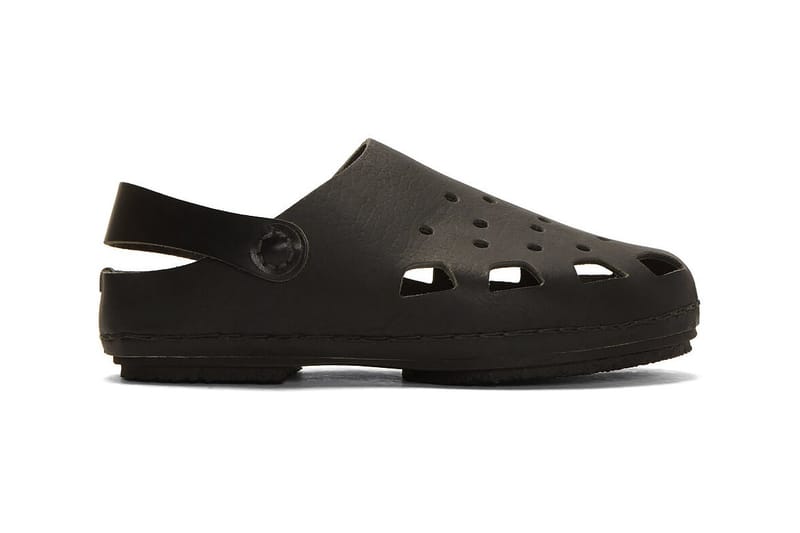 致敬功架－Hender Scheme 再以Crocs 為靈感推出皮革涼鞋| Hypebeast