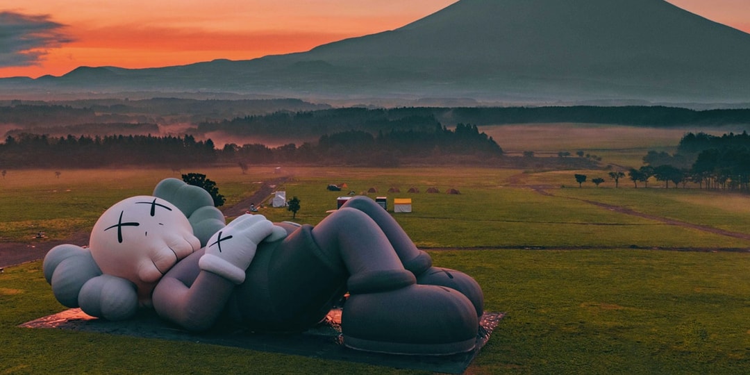 悠然自得！「KAWS:HOLIDAY」最新日本富士山站正式登場 | Hypebeast