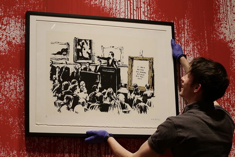 Banksy 原始畫作被公開焚燒，幕後原因是？