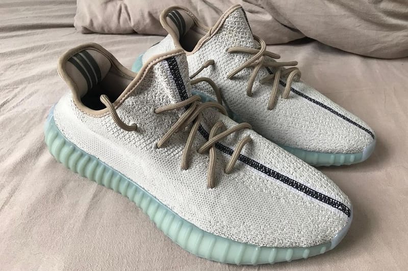 adidas YEEZY BOOST 350 V2 最新配色「Bone/Blue」鞋款率先曝光| Hypebeast