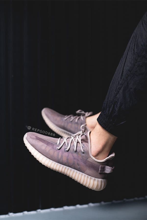 Sneakers Mono Mist On Feet YEEZY Boost 350 V2 Mono Mist GW2871 UK