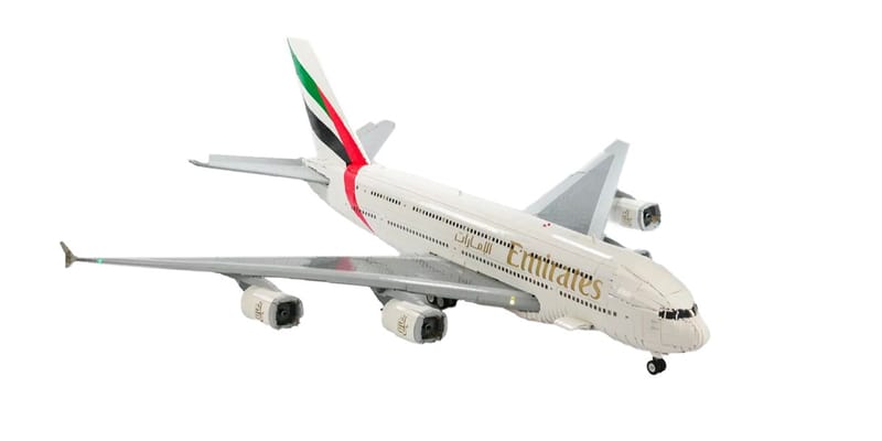 LEGO 玩家 BigPlanes 打造多達 40,000 件積木 Emirates 航空 A380 模型