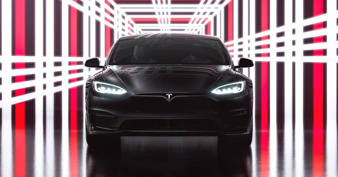 Tesla 市值正式突破 $1 兆美元 | Hypebeast