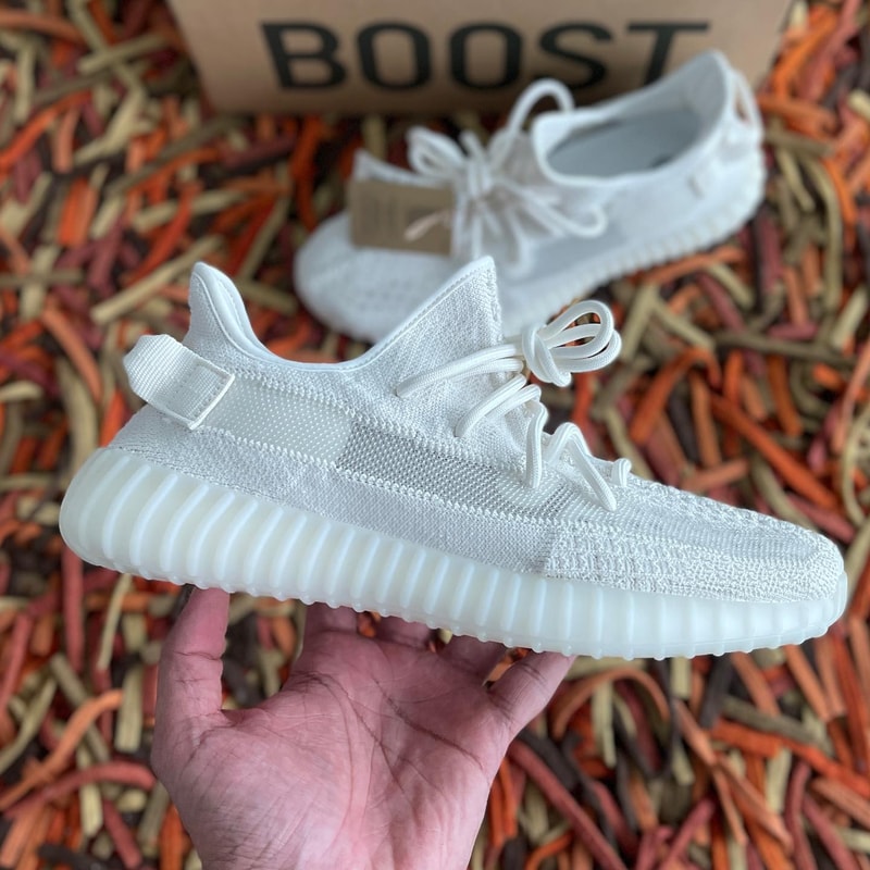 YEEZY BOOST 350 V2 最新配色「Bone」近賞圖輯、發售情報率先公開