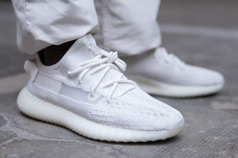 率先上腳adidas YEEZY BOOST 350 V2 全新配色「Bone」 | Hypebeast