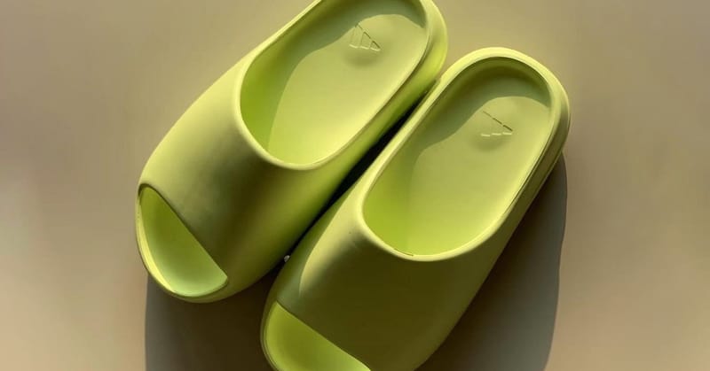 adidas YEEZY SLIDE 人氣螢光配色「Glow Green」即將補貨回歸