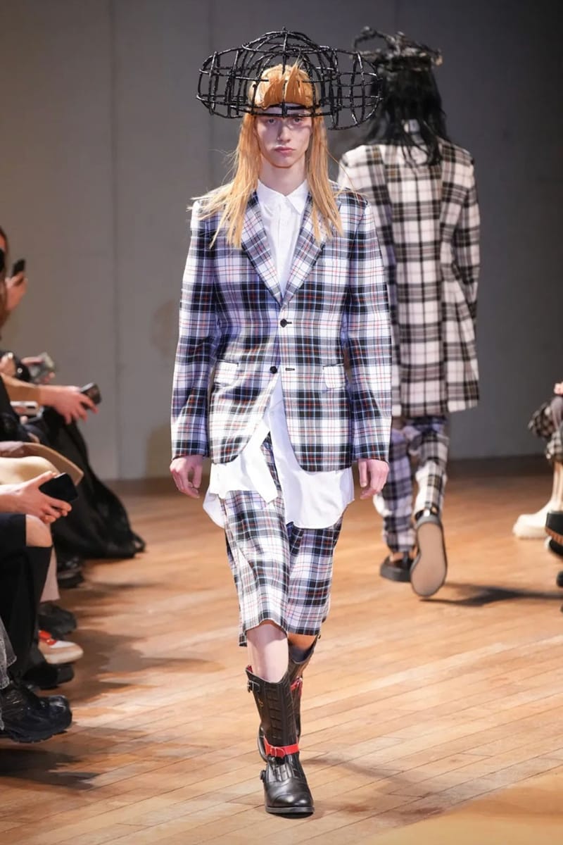 COMME des GARÇONS HOMME PLUS 2023 秋冬系列定睛於「解構」和「重建