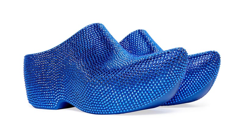 Balenciaga 正式推出2023 春夏系列要價$8,350 美元鑲鑽Technoclog 尖頭