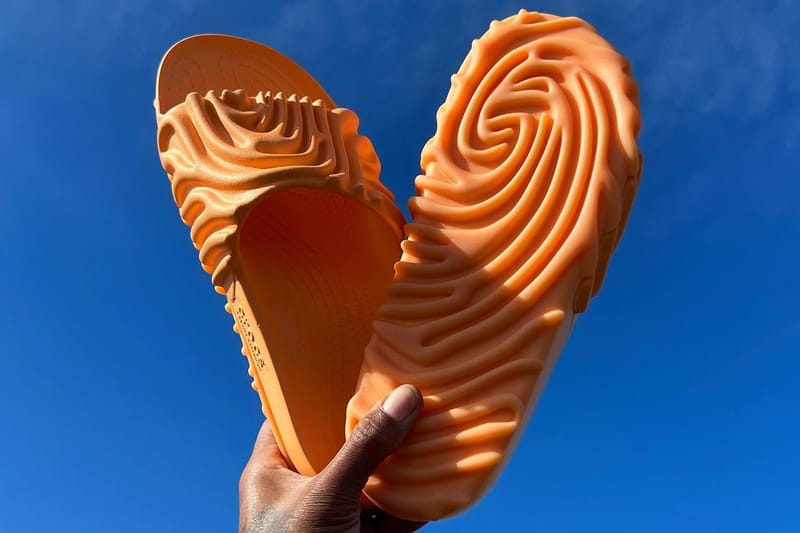 Heaven by Marc Jacobs 攜手CUFFZ 打造最新手銬造型肩包| Hypebeast