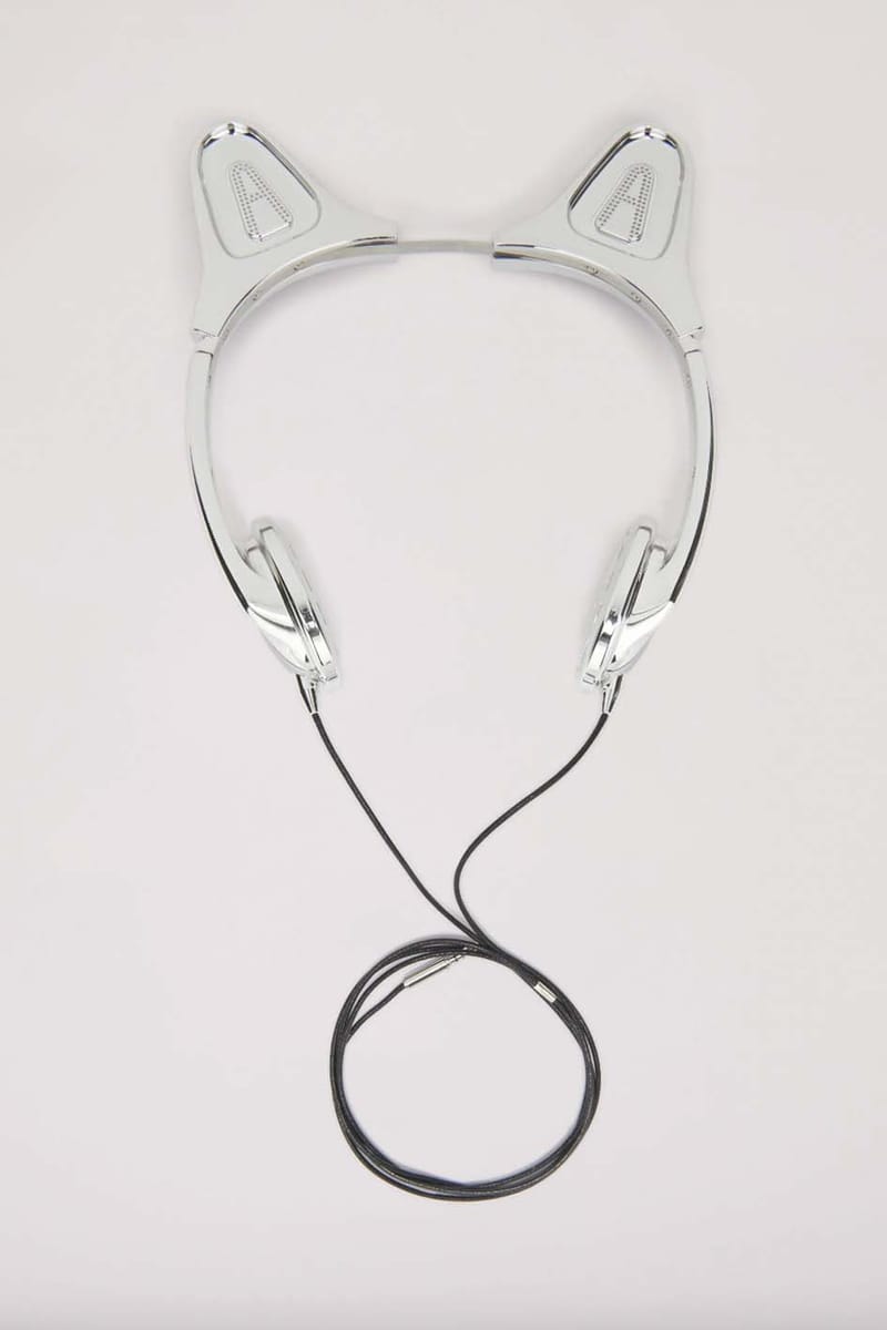 AMBUSH 推出「偽」 CD player、貓耳耳機配飾組| Hypebeast