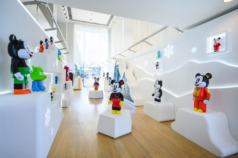 海港城與MEDICOM TOY 最新「Disney 100 CHRISTMAS LOVE 2000% UP 海港城與MEDICOM TOY 最新「Disney 100 CHRISTMAS LOVE 2000% UP