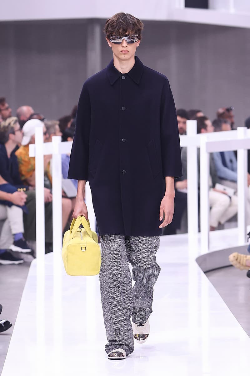 PRADA 2025 春夏系列男裝大秀「Closer」正式登陸米蘭時裝週 | Hypebeast