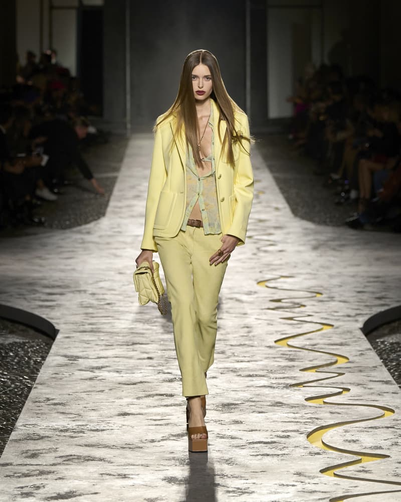 Versace 正式發佈 2025 春夏系列大秀 | Hypebeast