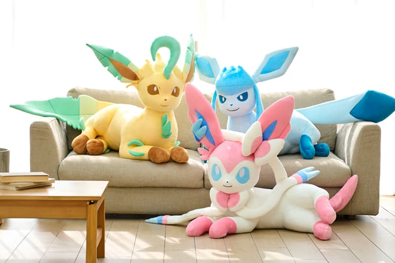 Pokémon Center 正式推出伊布家族全系列等尺寸玩偶 | Hypebeast