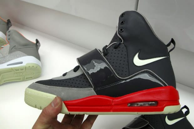 Air yeezy 1 hotsell glow in the dark