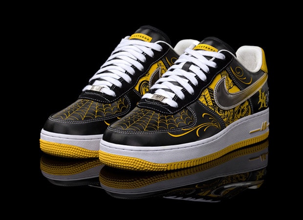 mr cartoon nike shoes