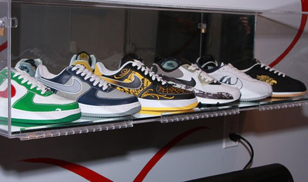mr cartoon nike