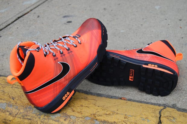 Nike best sale flywire orange