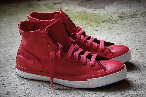 Red leather converse chuck on sale taylors