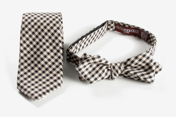 how to wear a tie tack with chain