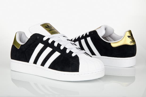 Adidas superstar east river hotsell rivalry black and white