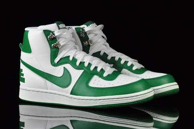 Green and white nike clearance high tops