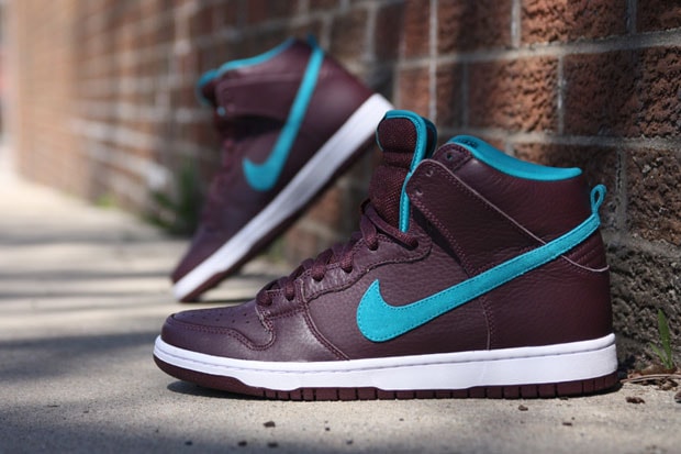 burgundy white dunks