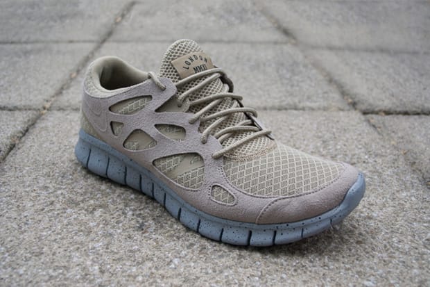 Nike free rn clearance tan