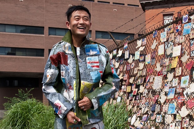 Liu Bolin Unbelievable Pictures Of Human Chameleon Liu Bolin Hiding In