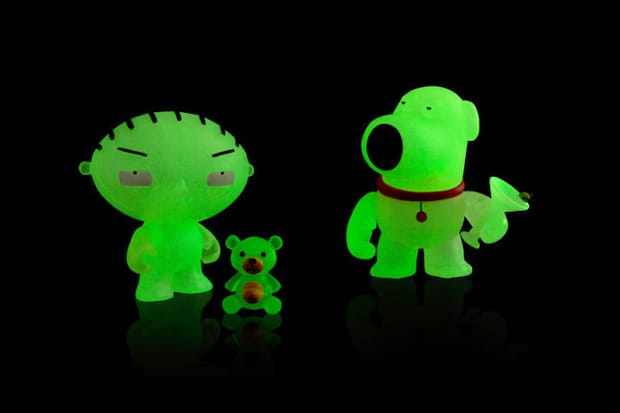 Family Guy x Kidrobot Mini Brian & Stewie Glow-in-the-Dark SDCC