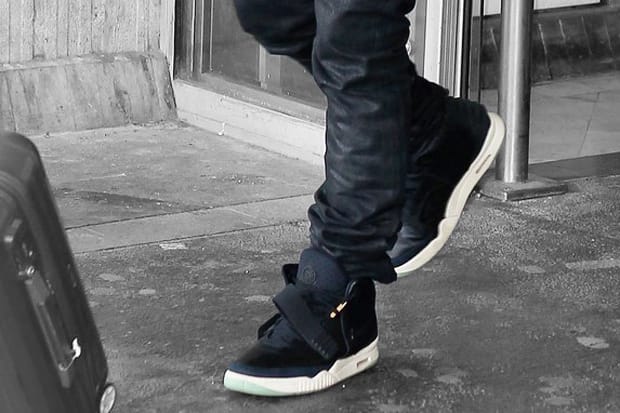 Nike yeezy shop 2 black