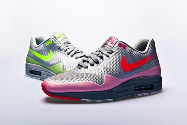 Air max discount hyperfuse grey pink