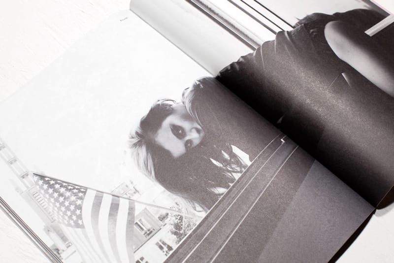 uniform experiment FRAGMENT  サイドテーブル フラグメントのロゴを配したトリプルネームカホンが登場、椅子やサイド