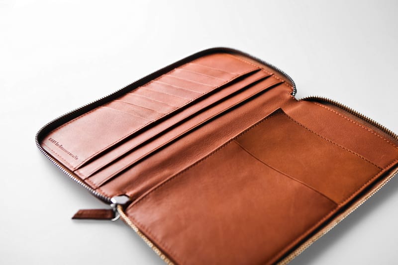 WANT Les Essentiels de la Vie 2011 Holiday Bi-Fold Zip Wallet