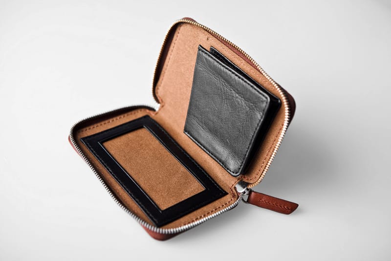 WANT Les Essentiels de la Vie 2011 Holiday Bi-Fold Zip Wallet