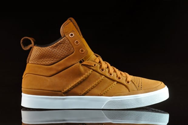 Adidas top sale court hi