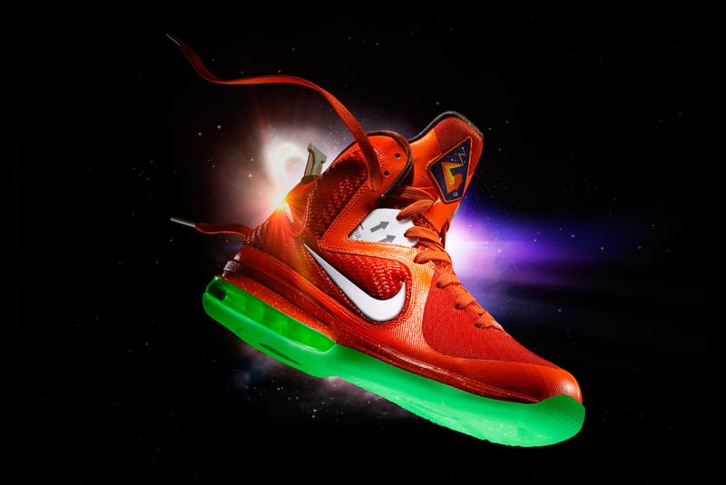 Lebron shop galaxy shoes