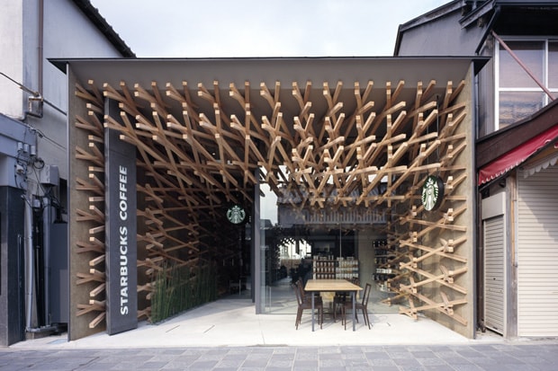 Starbucks Фукуока от Кенго Кумы