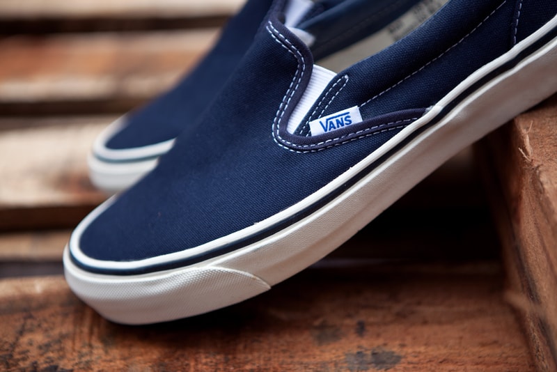 Vans vault slip on on sale blue