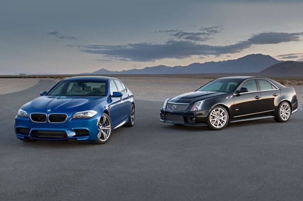 Cadillac CTS-V 2012 года и BMW M5 2013 года на дорожном тесте