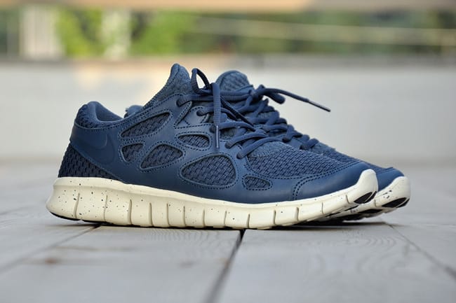 Nike free rn navy blue store running shoes