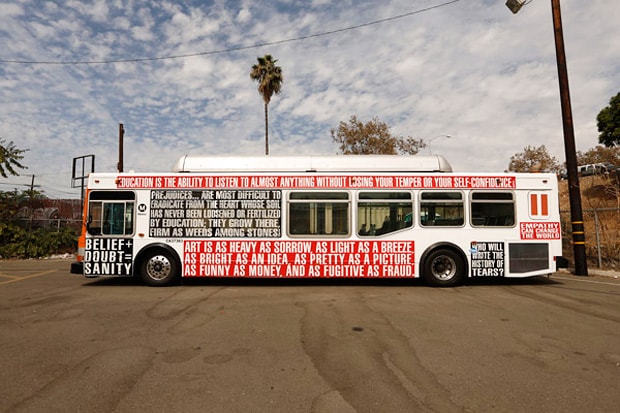 Культовые стили Барбары Крюгер украшают автобусы Лос-Анджелеса в рамках программы «Искусство имеет значение»