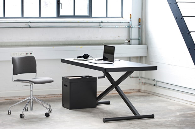 Для растущей тенденции использования столов для работы стоя, Homlris предлагает регулируемый по высоте стол XTable.