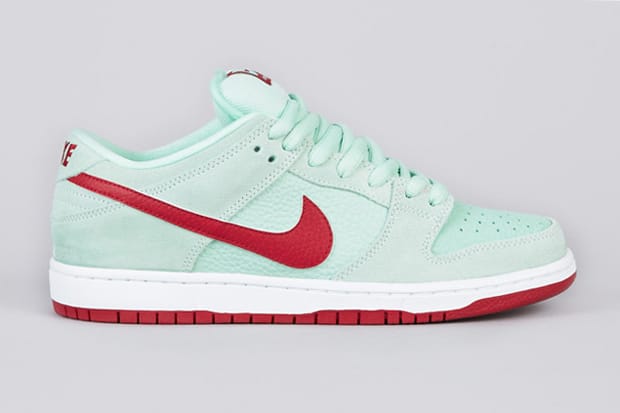 Mint and red nike dunks sale