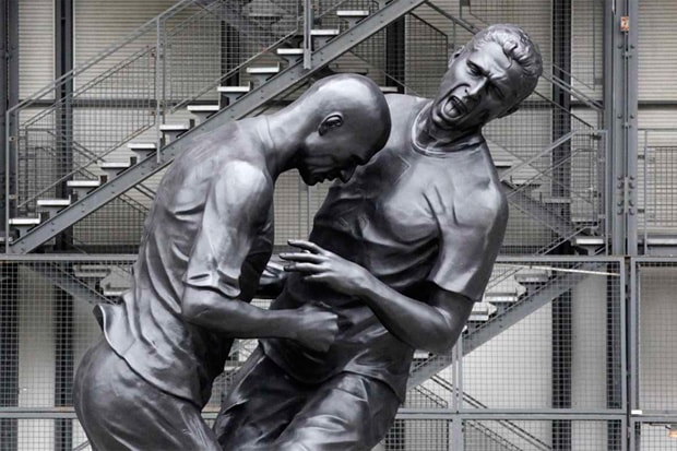 Зинедин Зидан увековечен статуей с ударом головой работы Аделя Абдессемеда