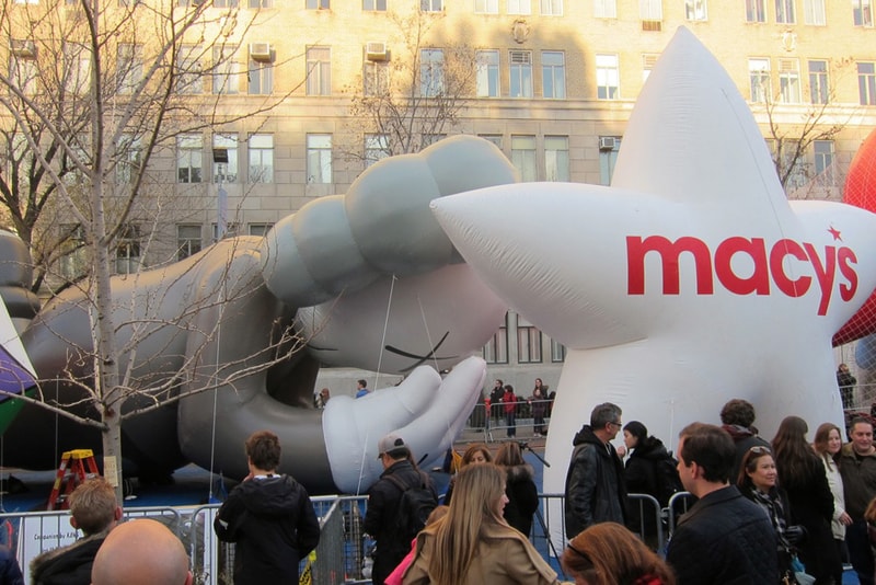 Setting Up the KAWS Companion Balloon for Macy's Thanksgiving Parade ...