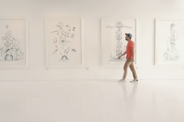 Стивен Харрингтон балансирует жизнь для видео выставки «INSIDEOUT»